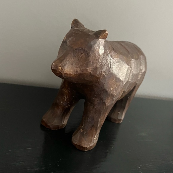 Brown smooth, distressed wood hand carved grizzly bear home decor rare item - Picture 9 of 10